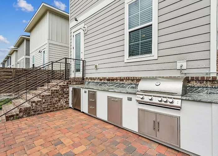 Holiday home 311 W Government St *