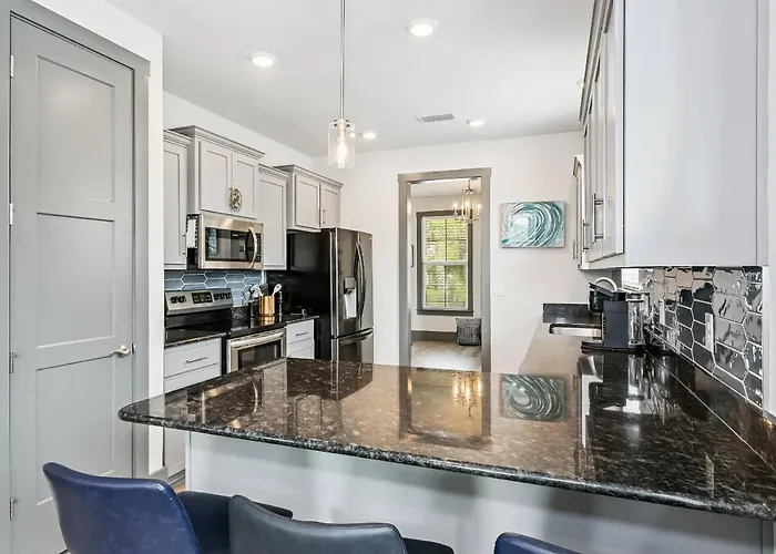 Holiday home 311 W Government St *
